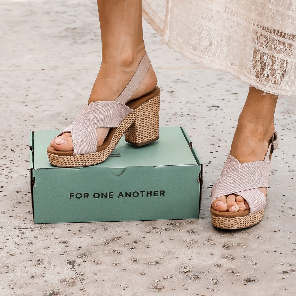 Pearlized metallic woven women's ibiza sandals store